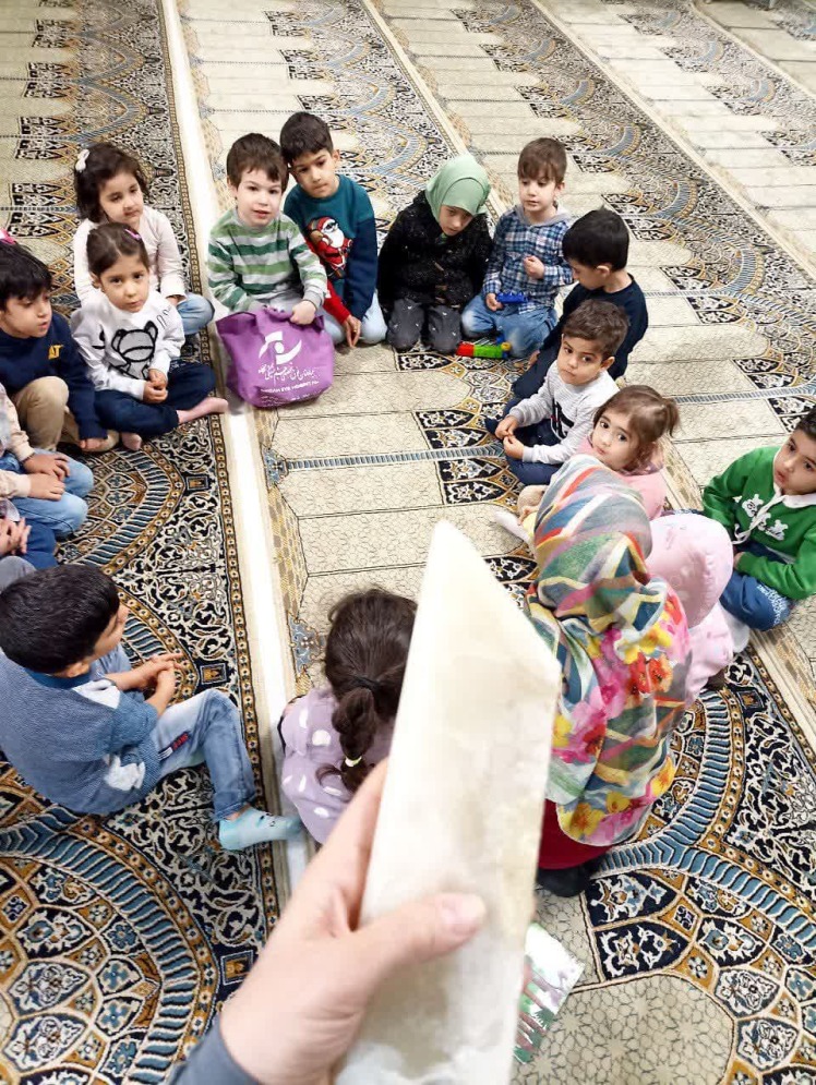 کودک و کاخ فرعون